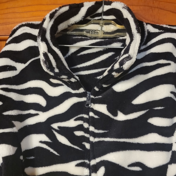Effeci SzXl Zebra print cozy jacket. Super cute!! - Picture 4 of 6